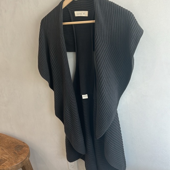 Laurie b. Sweater Vest - Picture 9 of 14